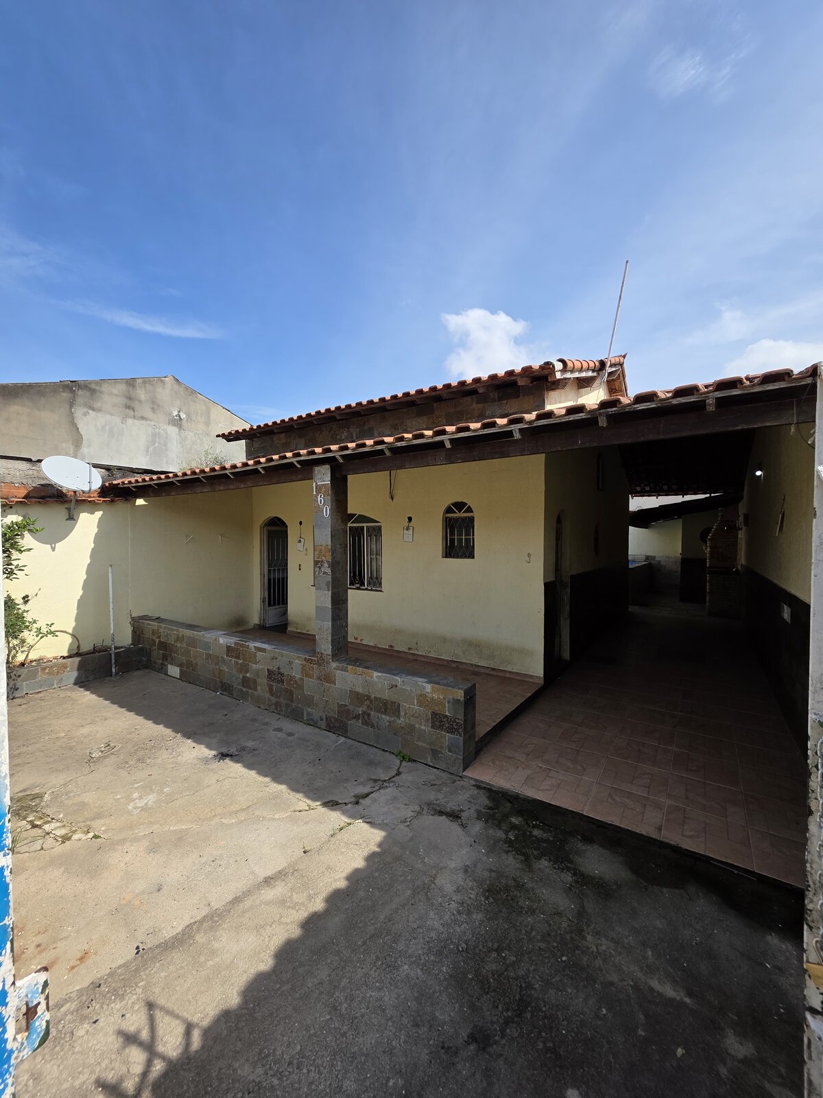 Casa com Piscina no Bairro Fazendinha