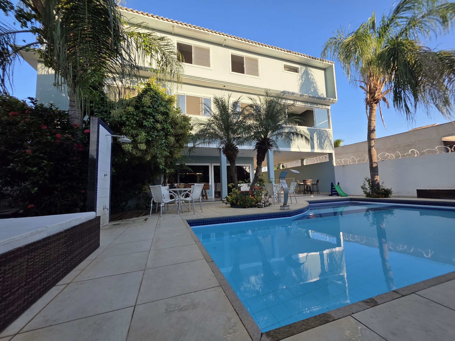 Casa de Luxo Moderna com Vista para a Lagoa